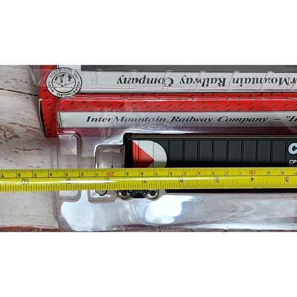 Vintage Inter Mountain Railway Company HO Scale Canadian Pacific Model Train - Picture 2 of 14